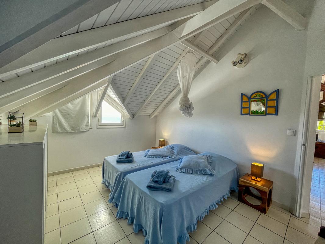 A louer villa 4 chambre 8 personnes piscine vue mer secteur Dampierre Le Gosier Guadeloupe - chambre 2 étage